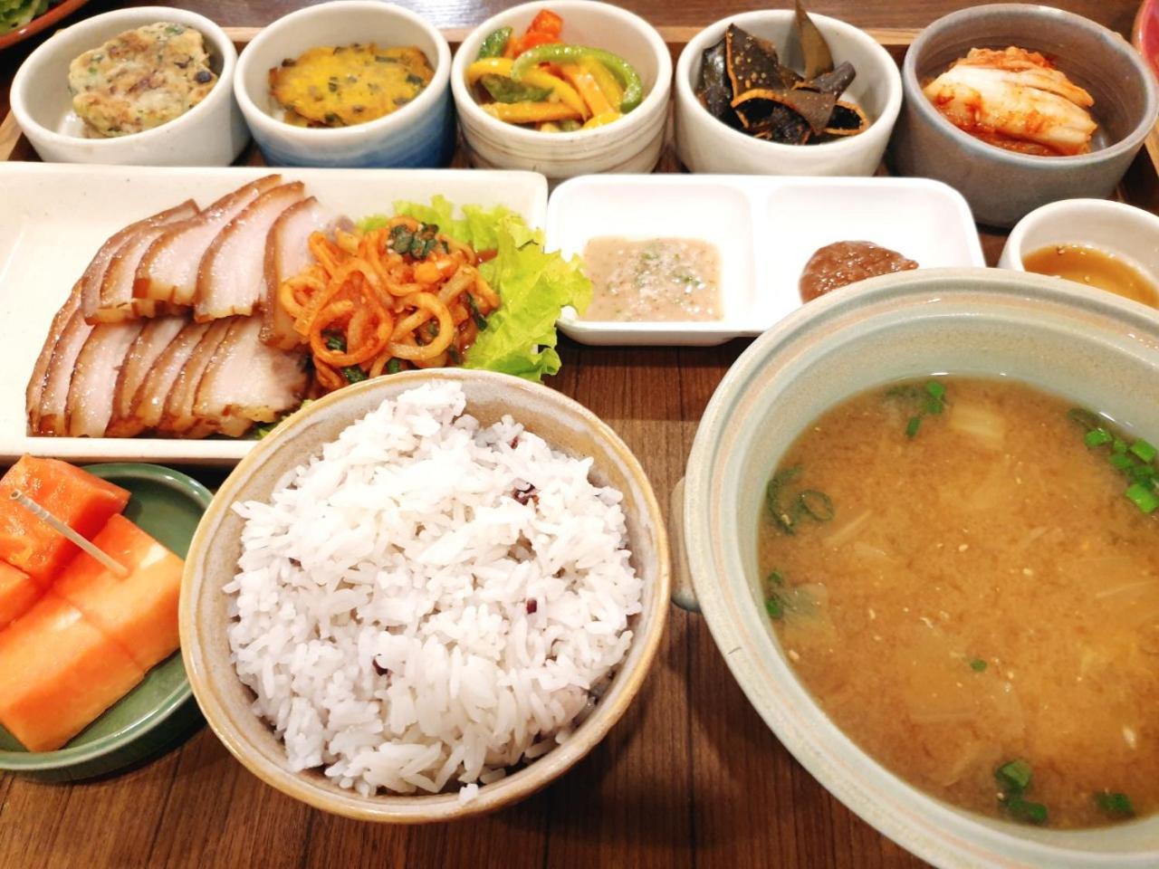 העיר בנגלור Lotus Korean Hotel מראה חיצוני תמונה