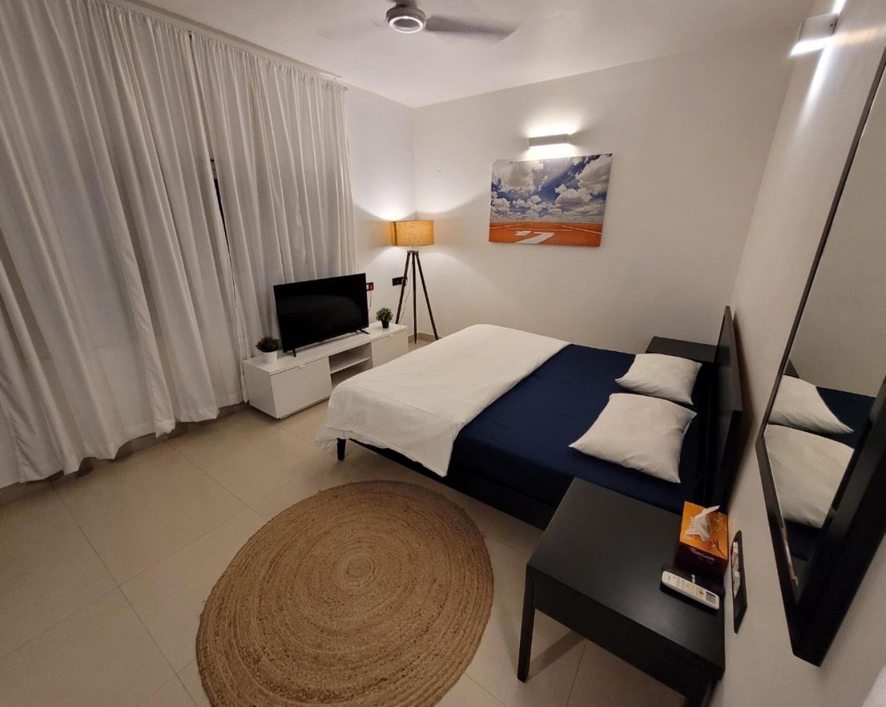 העיר בנגלור Lotus Korean Hotel מראה חיצוני תמונה