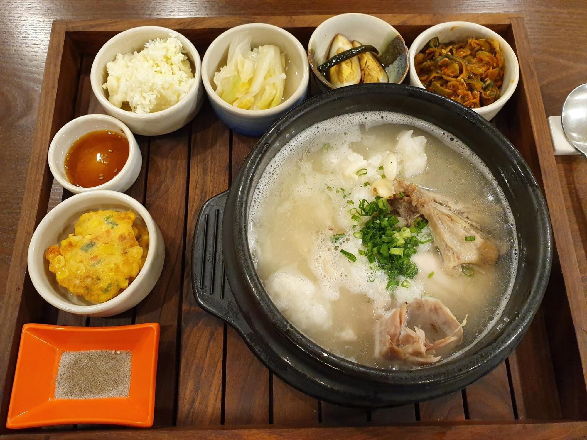 העיר בנגלור Lotus Korean Hotel מראה חיצוני תמונה